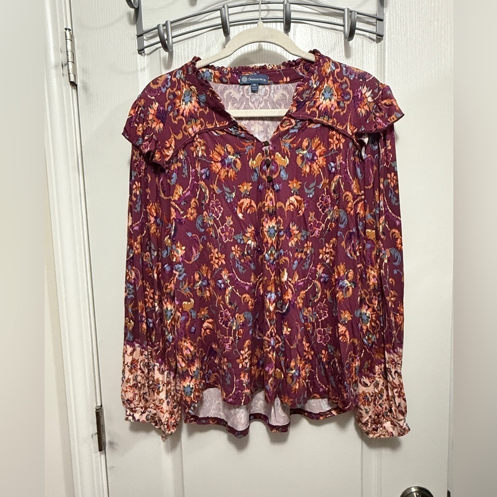 DEMOCRACY Blouse Top Shirt women’s M Boho Floral Ruffle V-Neck peasant EUC‎